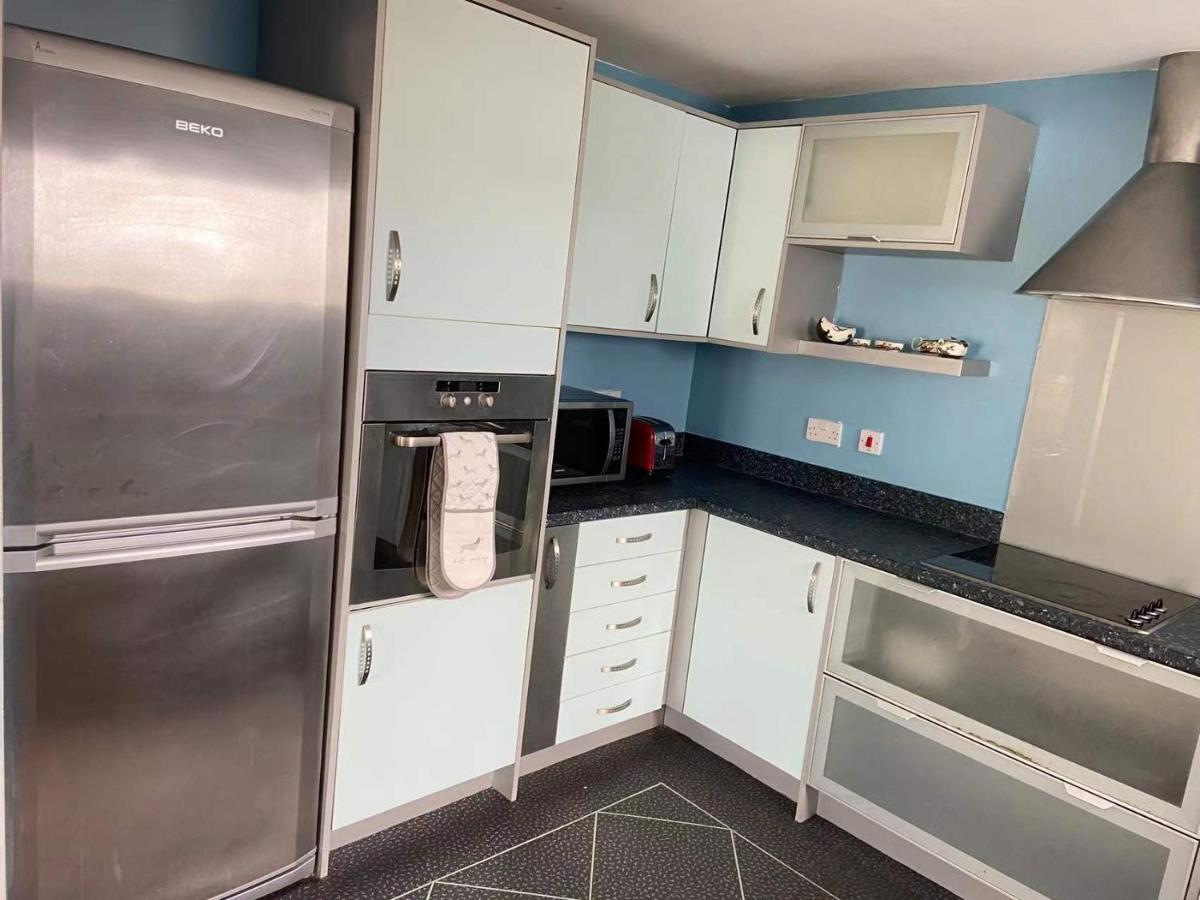 Lovely 2-Bedrooms Apartment Step To The Beach Swansea Eksteriør bilde